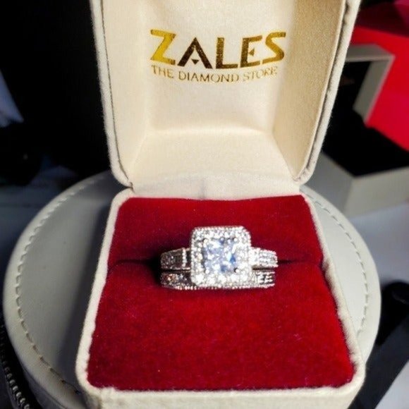 Lovely Vintage Style Princess Cut Halo Wedding Ring Set - Picture 9 of 10